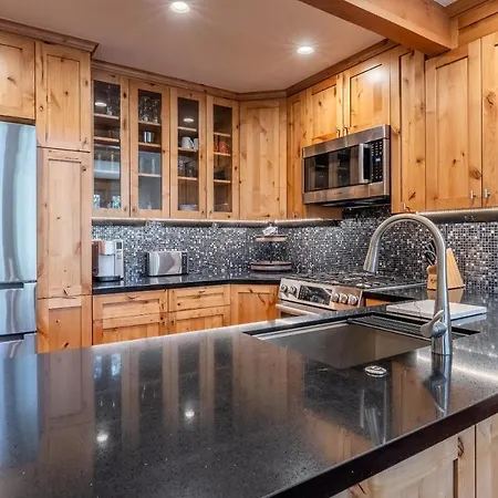 Updated 2 Bedroom Plus Loft 3 Bathroom Snowcreek Phase V #860 Sleeps 6
